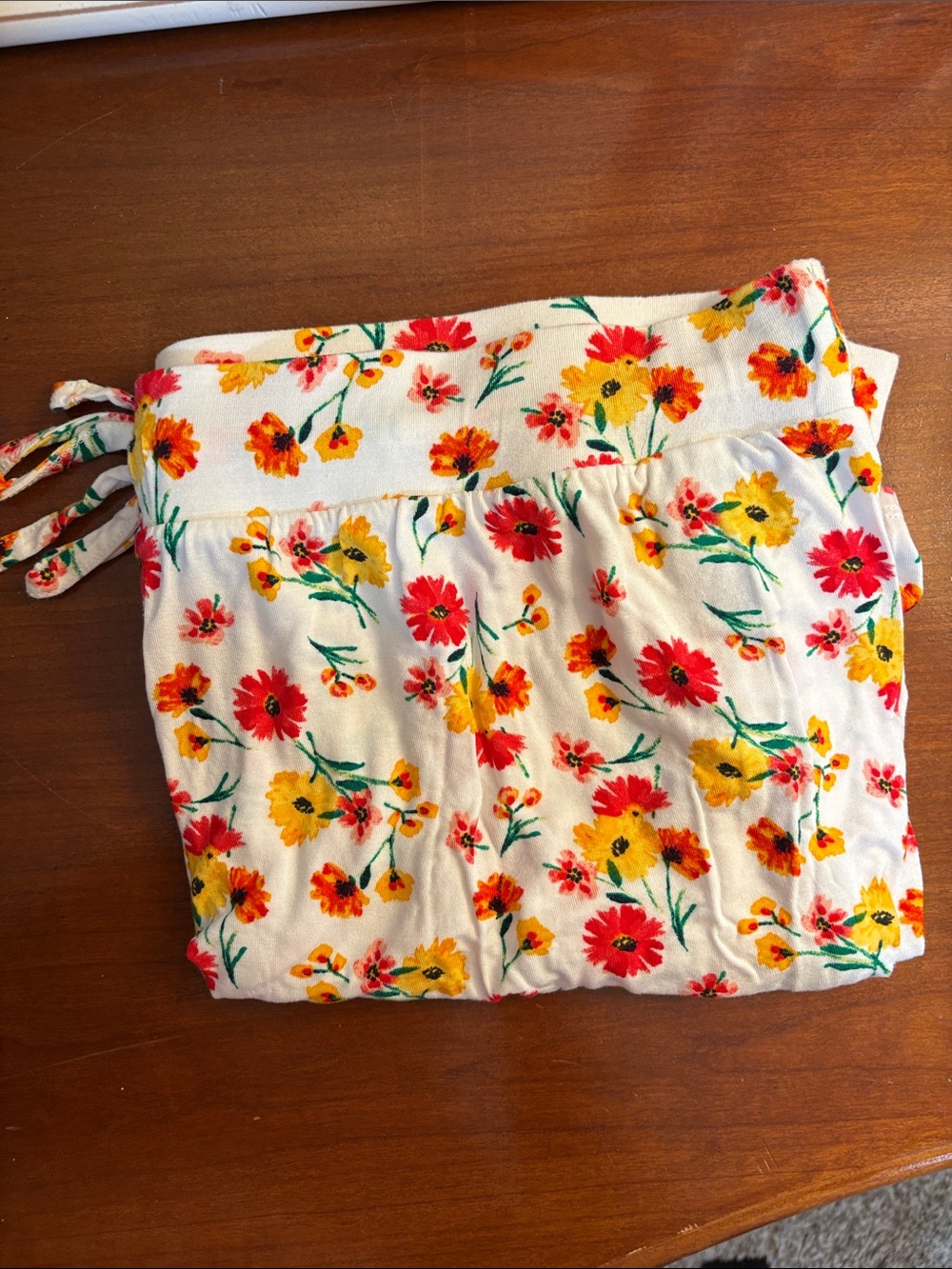 Maurices Floral Pajama Shorts in White with Red & Yellow Flowers XL/XXL tiewaist